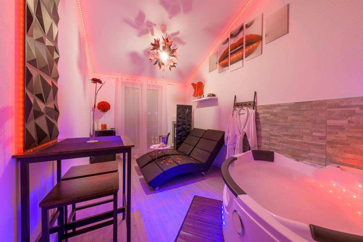 Love Room - Suite Romantique Avec Spa Privatif Le Puy-en-Velay Exterior foto