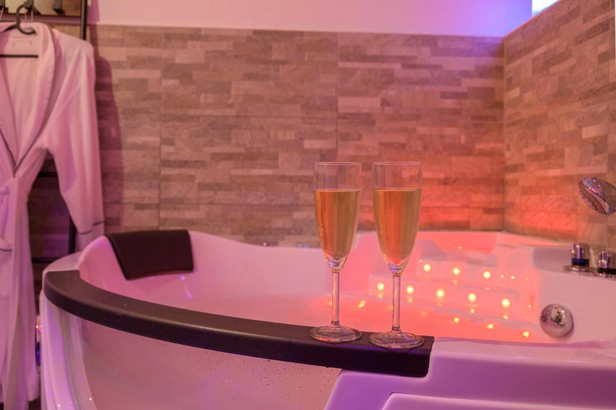 Love Room - Suite Romantique Avec Spa Privatif Le Puy-en-Velay Exterior foto